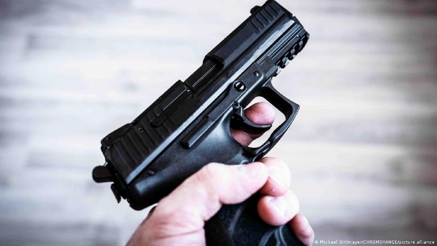 Lawyer kills wife after spat over liquor in UP