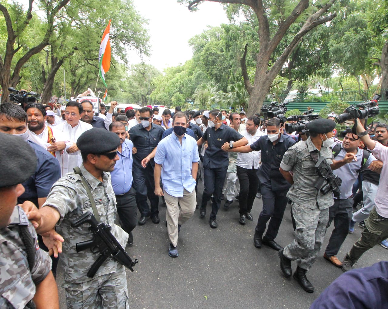 Rahul Gandhi appears before Enforcement Directorate