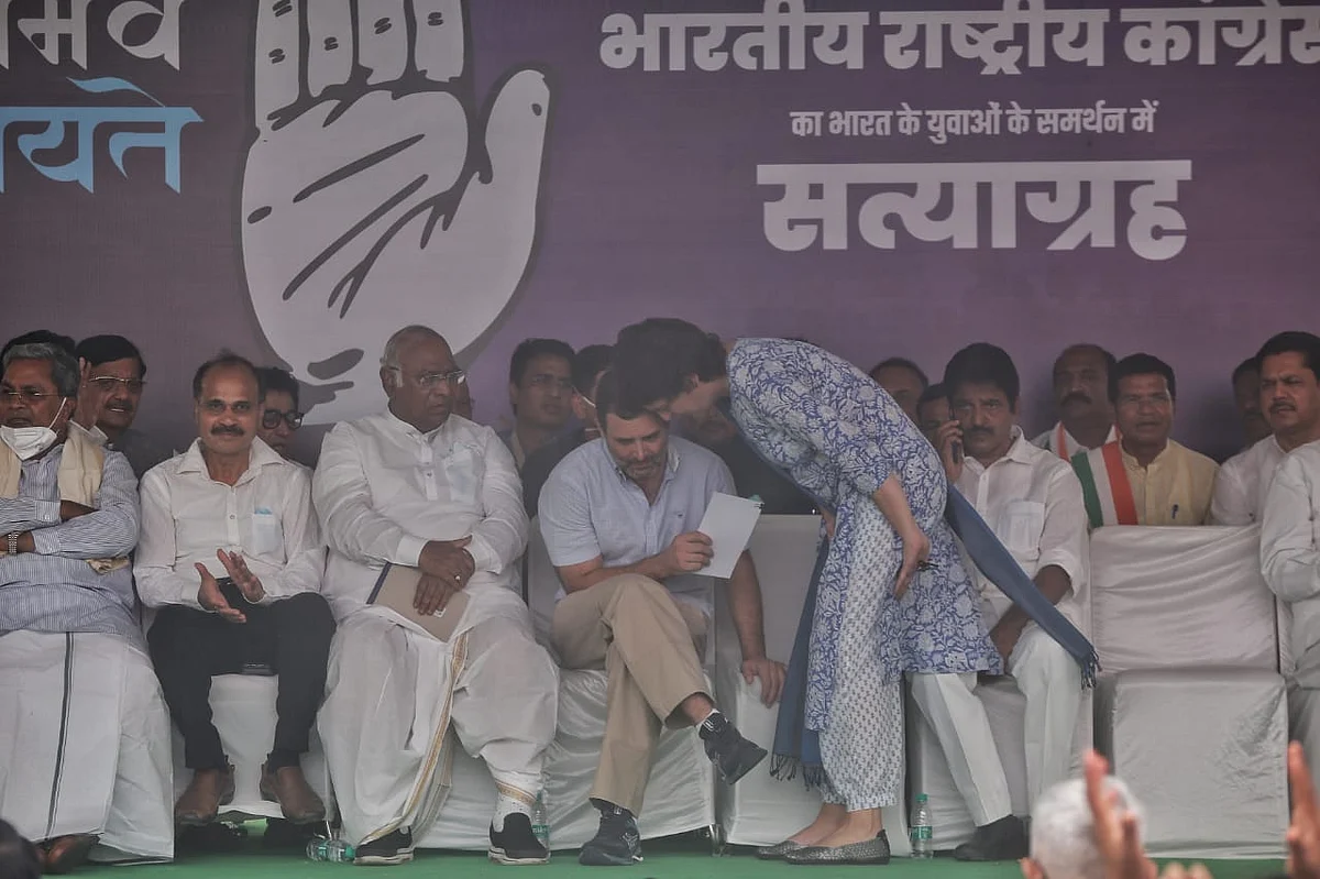 LIVE News Updates: Dy Secy in Delhi CM Kejriwal's office & 2 SDMs suspended by LG on corruption charges