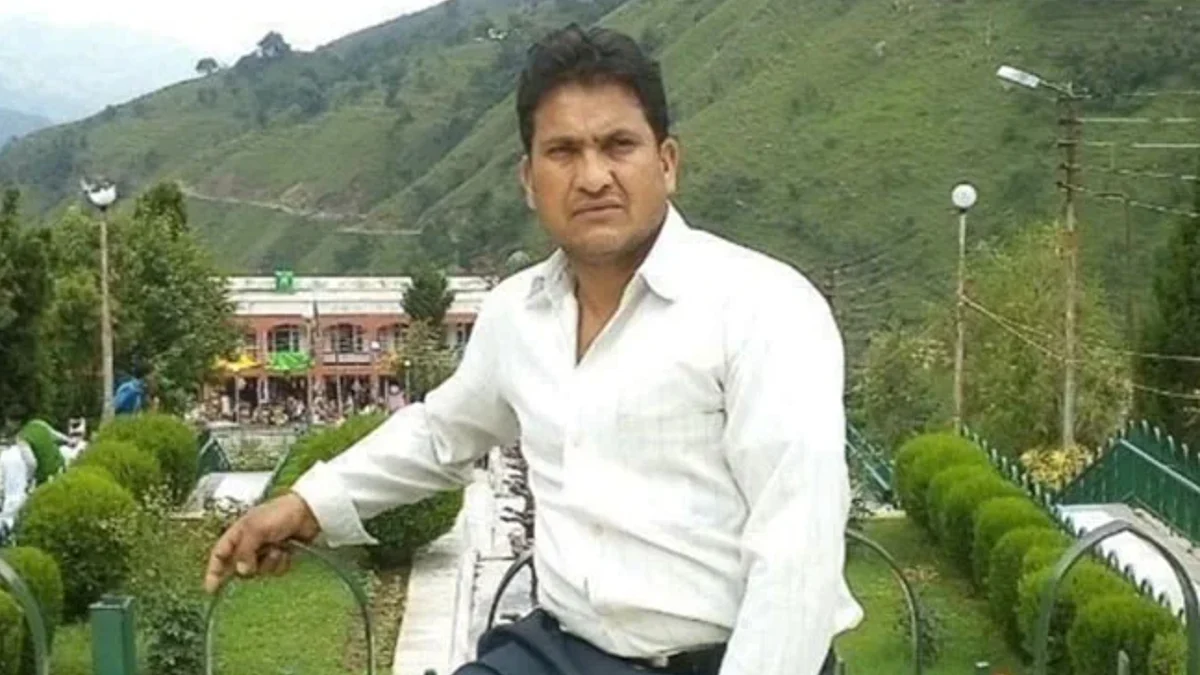 Police officer shot dead in Jammu and Kashmir's Pulwama