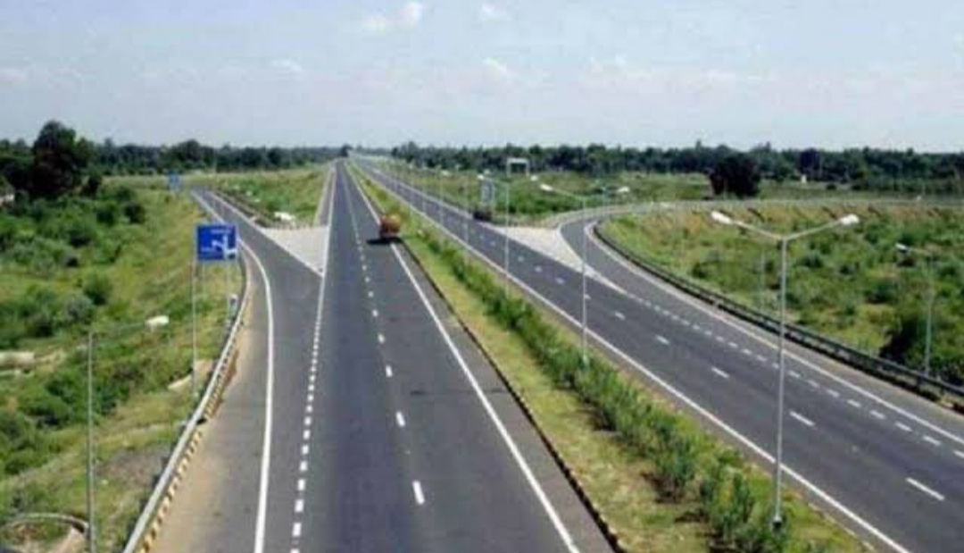Rush to inaugurate 'half-built' expressway sign of 'make-do' culture: Akhilesh