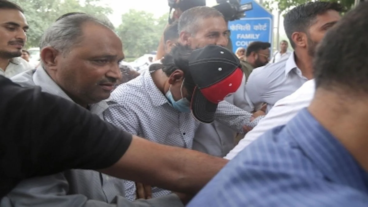 Mohammed Zubair in police custody (File photo)