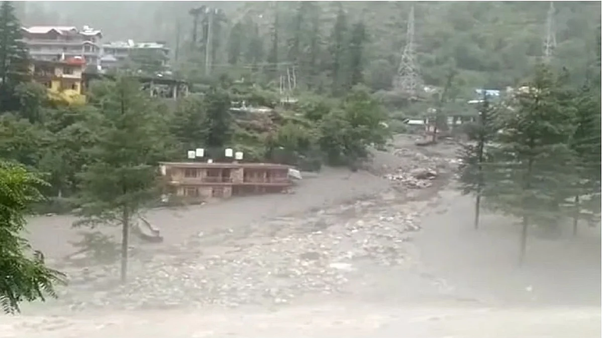 Cloud burst in Himachal Pradesh's Kullu, at least 4 feared washed away