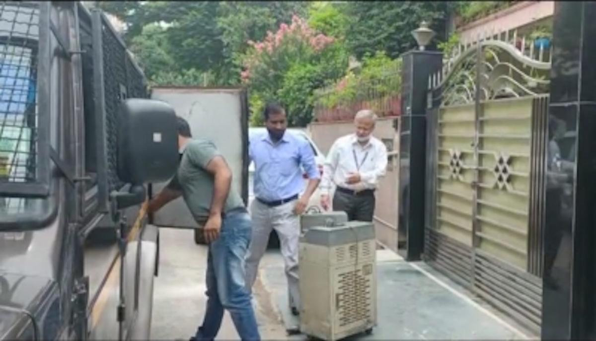 CBI, I-T raid ex-NBCC official's house, Rs 2 cr recovered