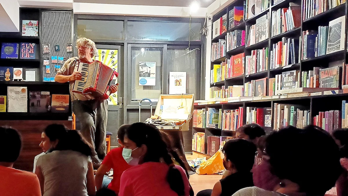 Peter Rinderknecht performing at Eureka bookstore