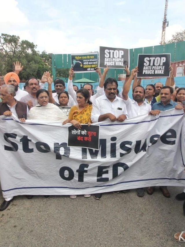 Congress MPs take out protest march against Centre's anti-people policies