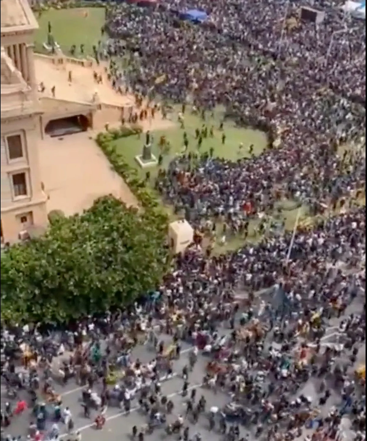 Sri Lanka Crisis: Protesters break into President's House; 7 injured in clashes between protesters and police
