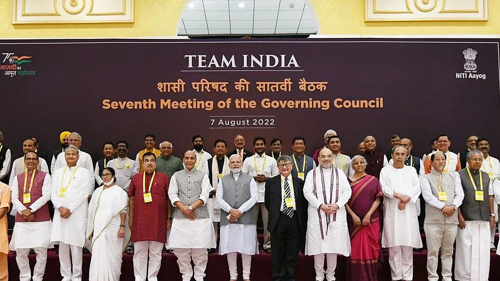 NITI meet: CMs of non-BJP ruled states ask Centre not to force its decisions