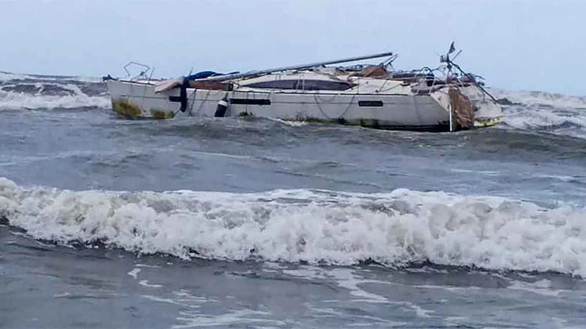 The boat that came ashore in Raigad district