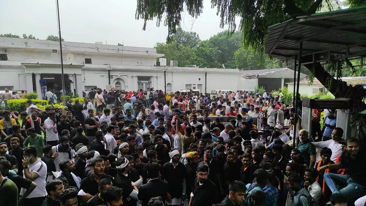 Amid rain & police crackdown, Congress vows to fight 'dictatorship'; skits, songs add colors to protest