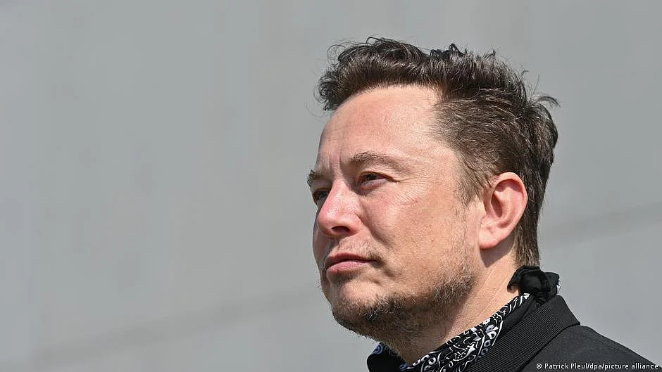 Musk says open to buying Substack to take on corporate media