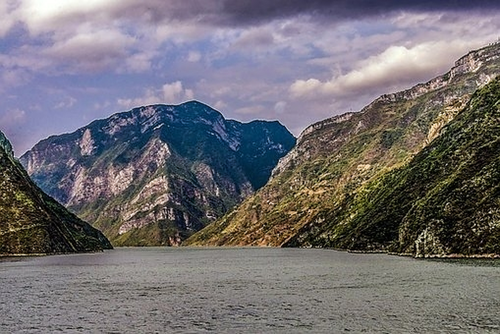 Drought in China causes Yangtze river to dry up