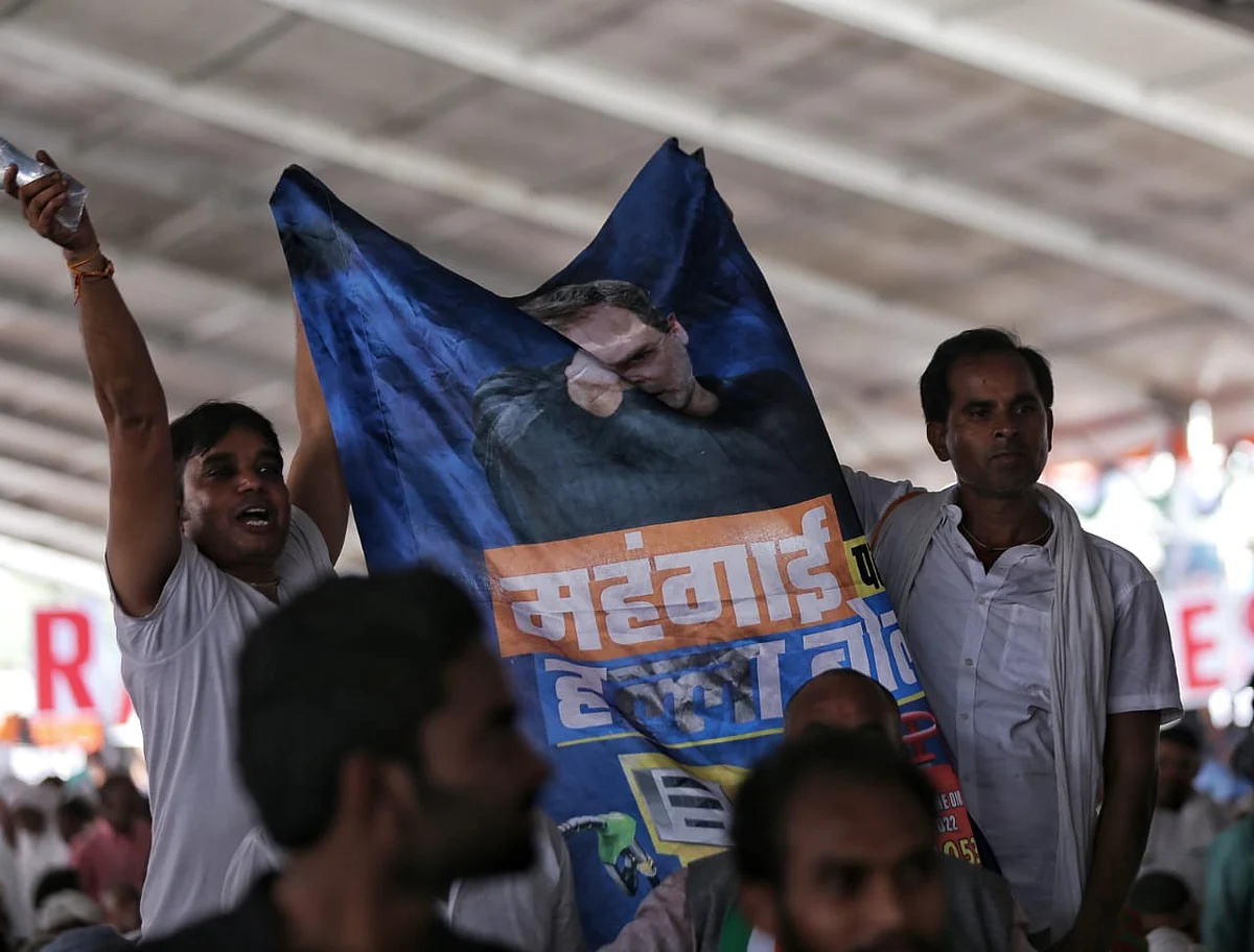 Thousands of Congress workers gather at Ramlila Maidan for 'Mehangai Par Halla Bol' rally