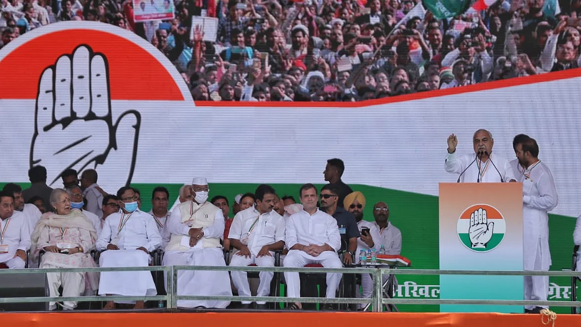 Thousands of Congress workers gather at Ramlila Maidan for 'Mehangai Par Halla Bol' rally
