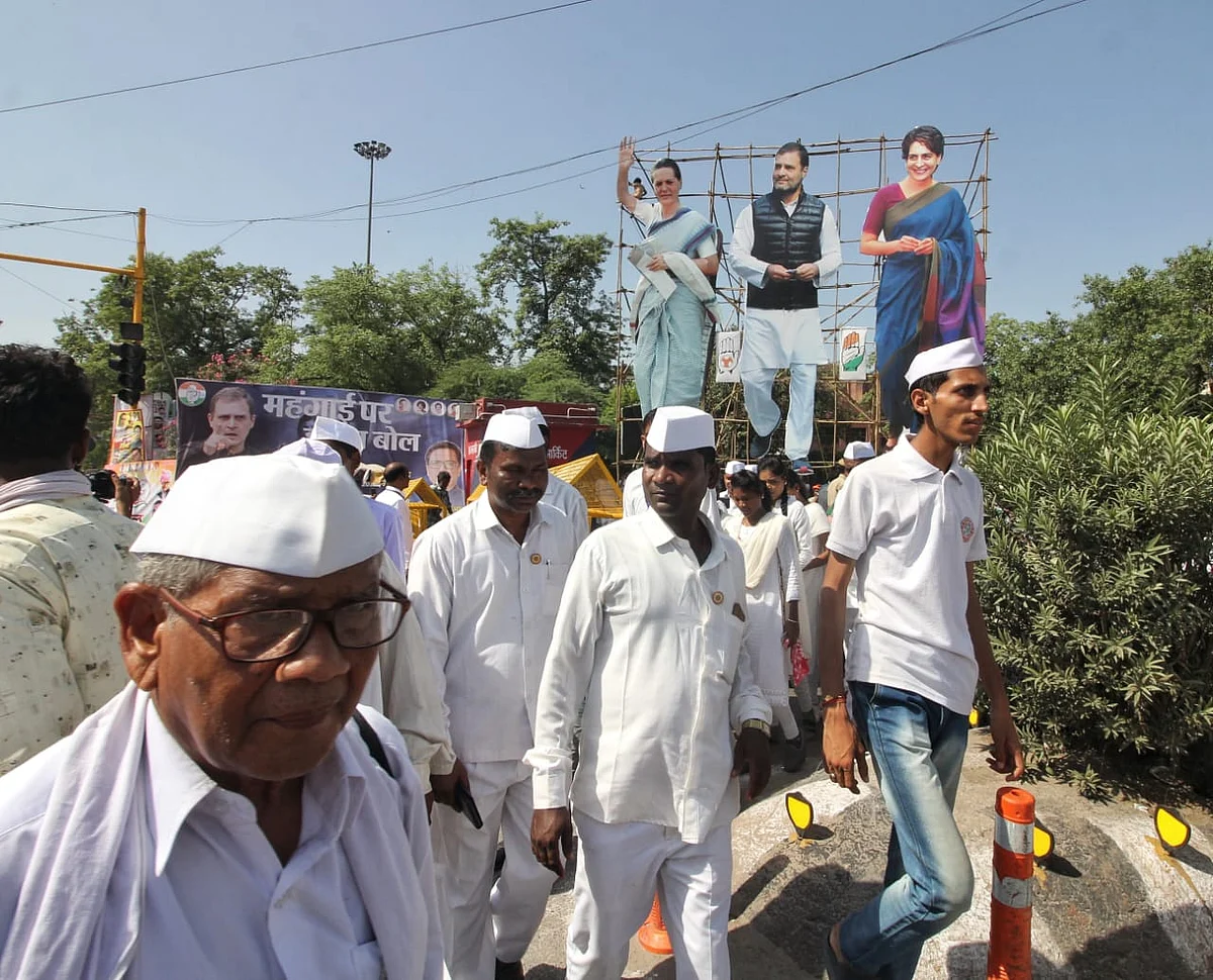 Thousands of Congress workers gather at Ramlila Maidan for 'Mehangai Par Halla Bol' rally