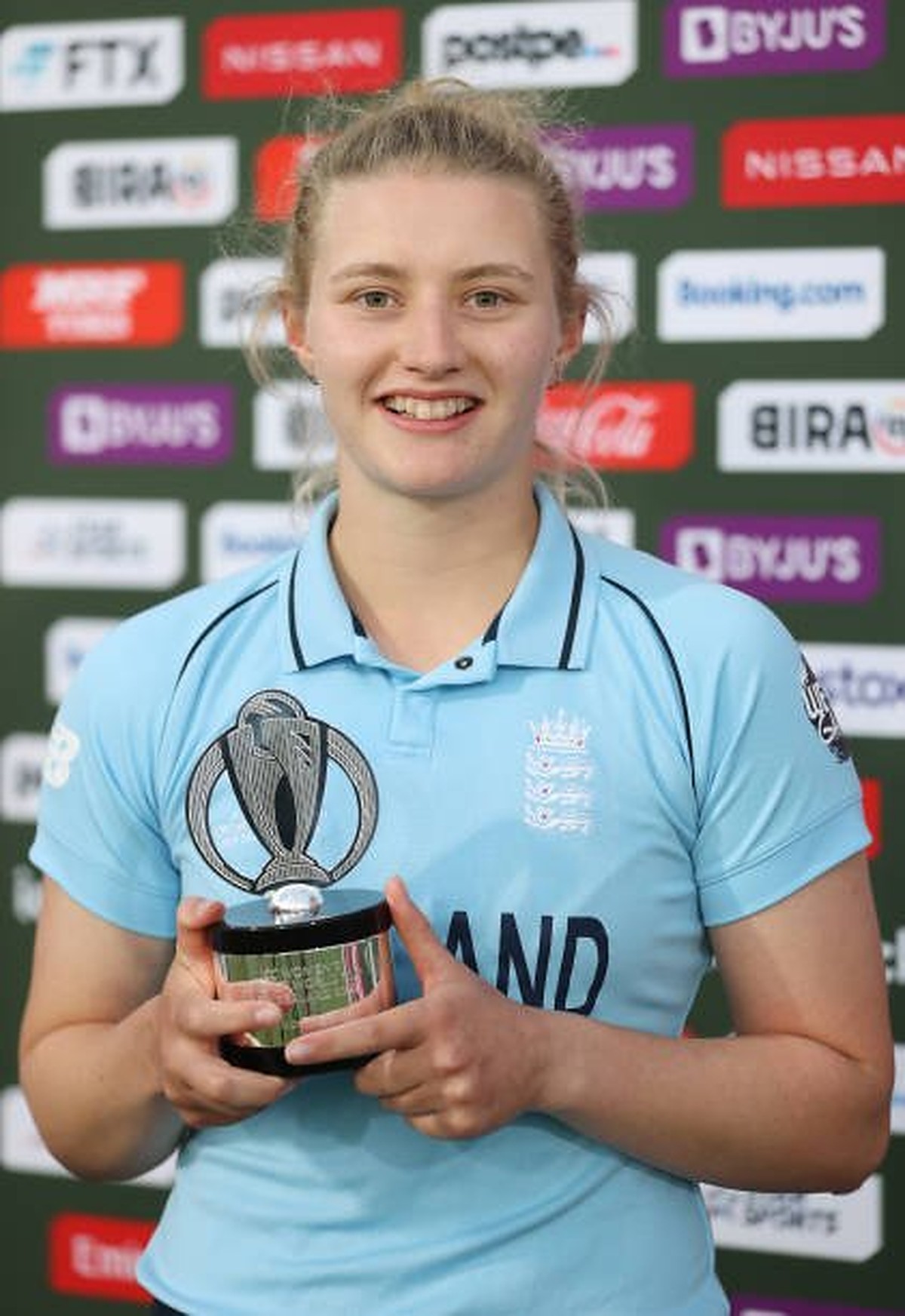 Charlie fakes run-out during Rachael Heyhoe Flint Trophy final after dismissal against India