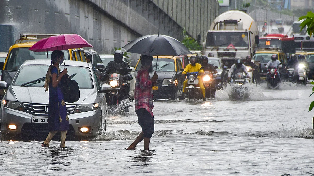 Heavy overnight rain in Mumbai; IMD forecasts cloudy sky, moderate showers