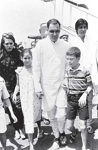 Amitabh with Rajiv and Sonia Gandhi, 1980s
