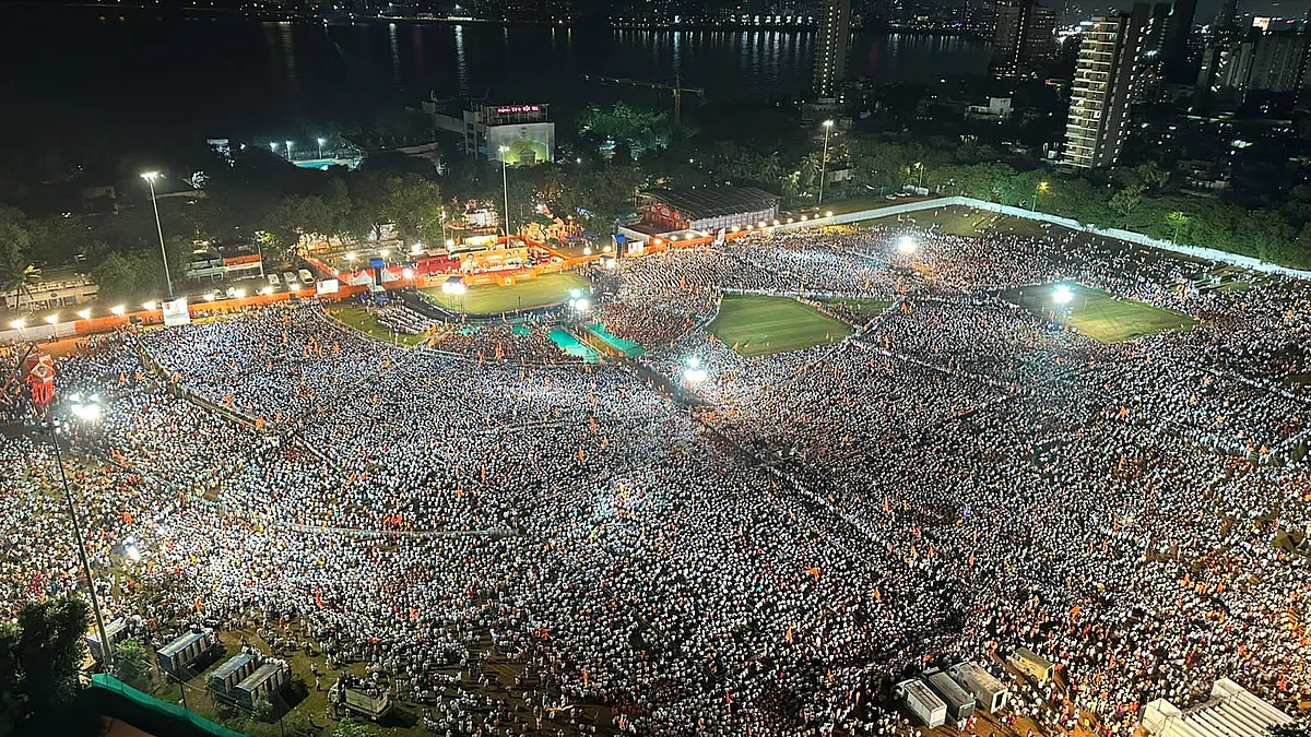 A massive crowd gathered for Uddhav Thackeray's Dussehra rally at Shivaji Park
