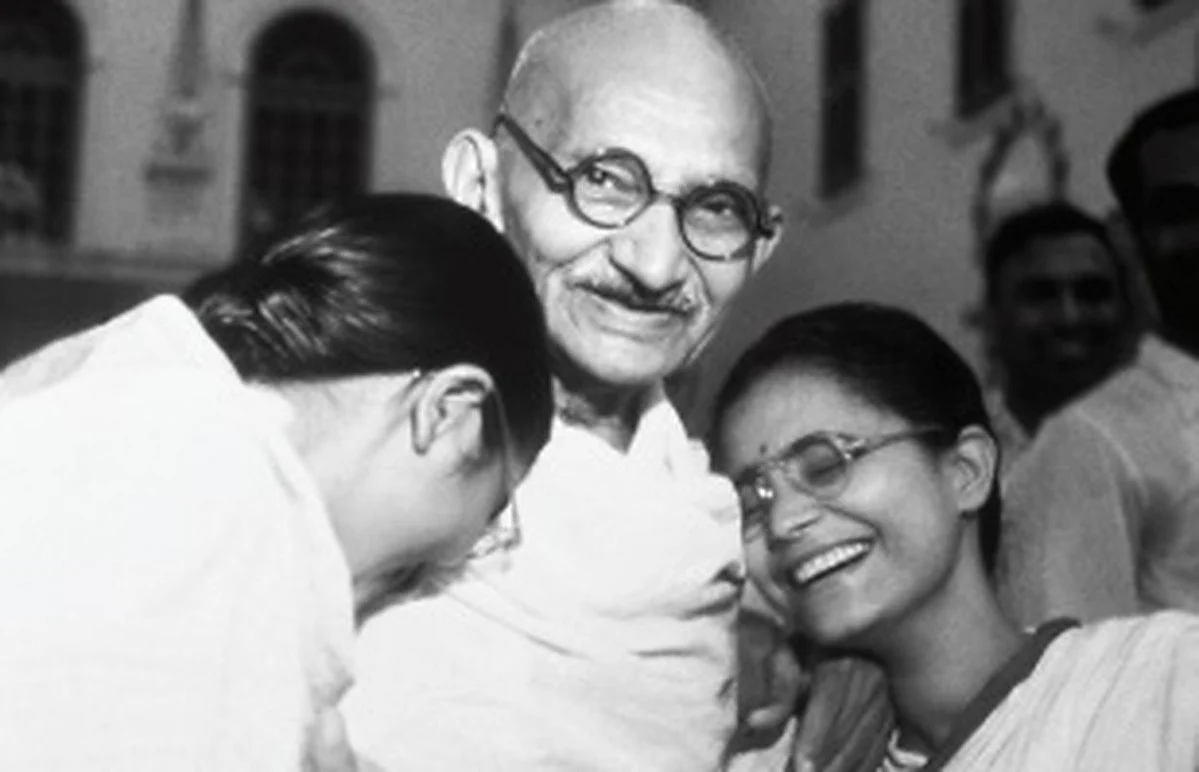 Gandhi with granddaughters Abha and Manu at Birla House in Delhi