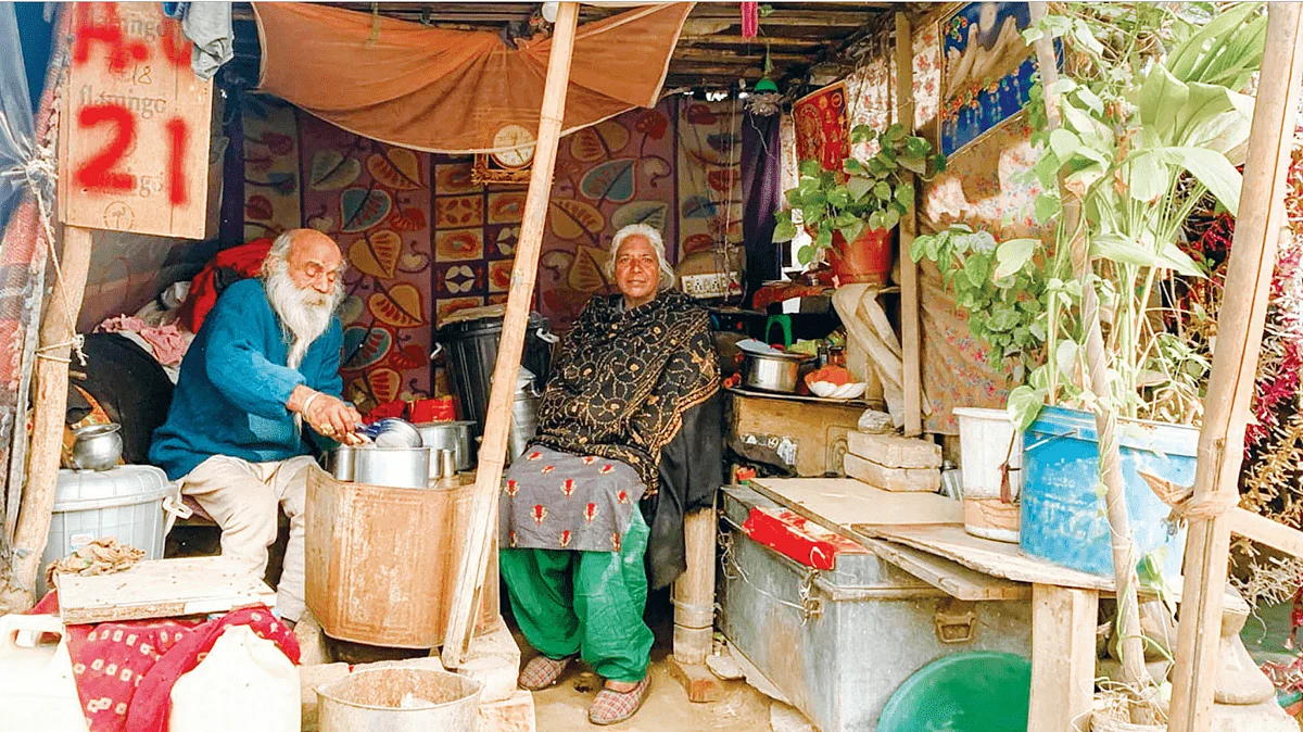 Jhanki with Ramkumar at his makeshift tea stall near Prem Nagar bus stand. She can afford to travel to her husband’s shack only once a month