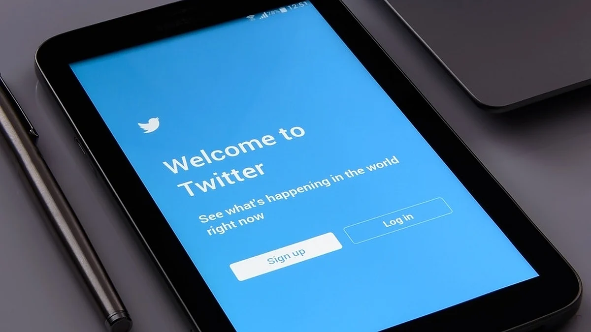 Twitter suspends Koo's user query account