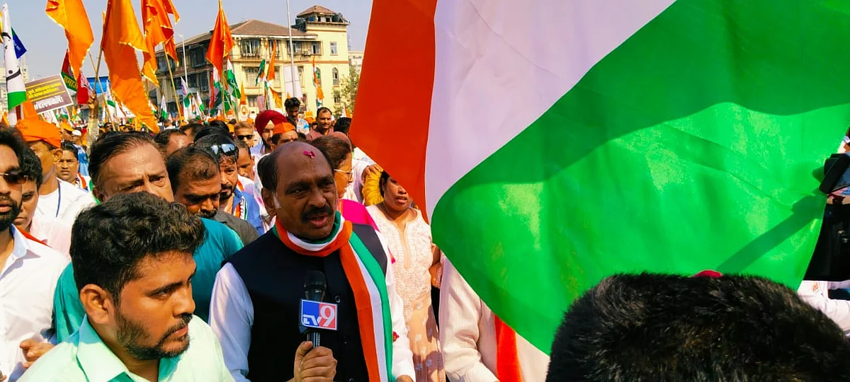 Mumbai witnessed Oppn MVA's march against Eknath Shinde govt and ruling BJP's counter-protest