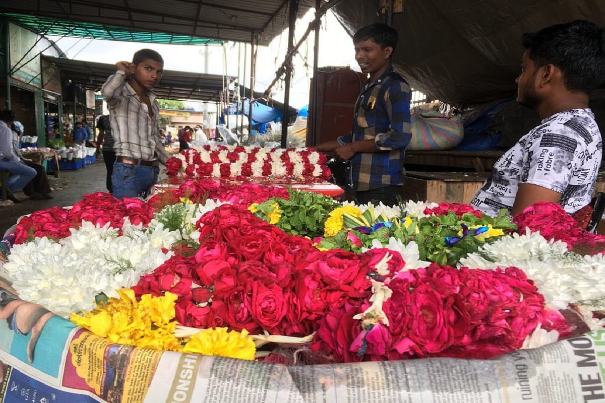 Flower business in Ghazipur market withers amid corona pandemic