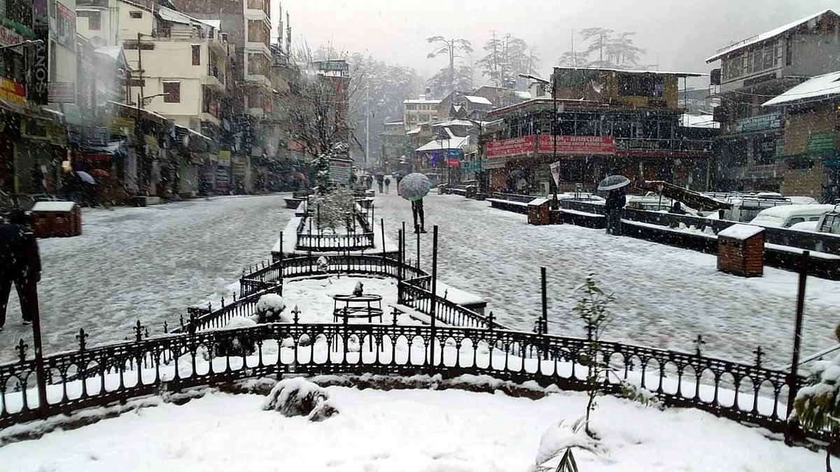 Manali, Kufri get season's first snowfall