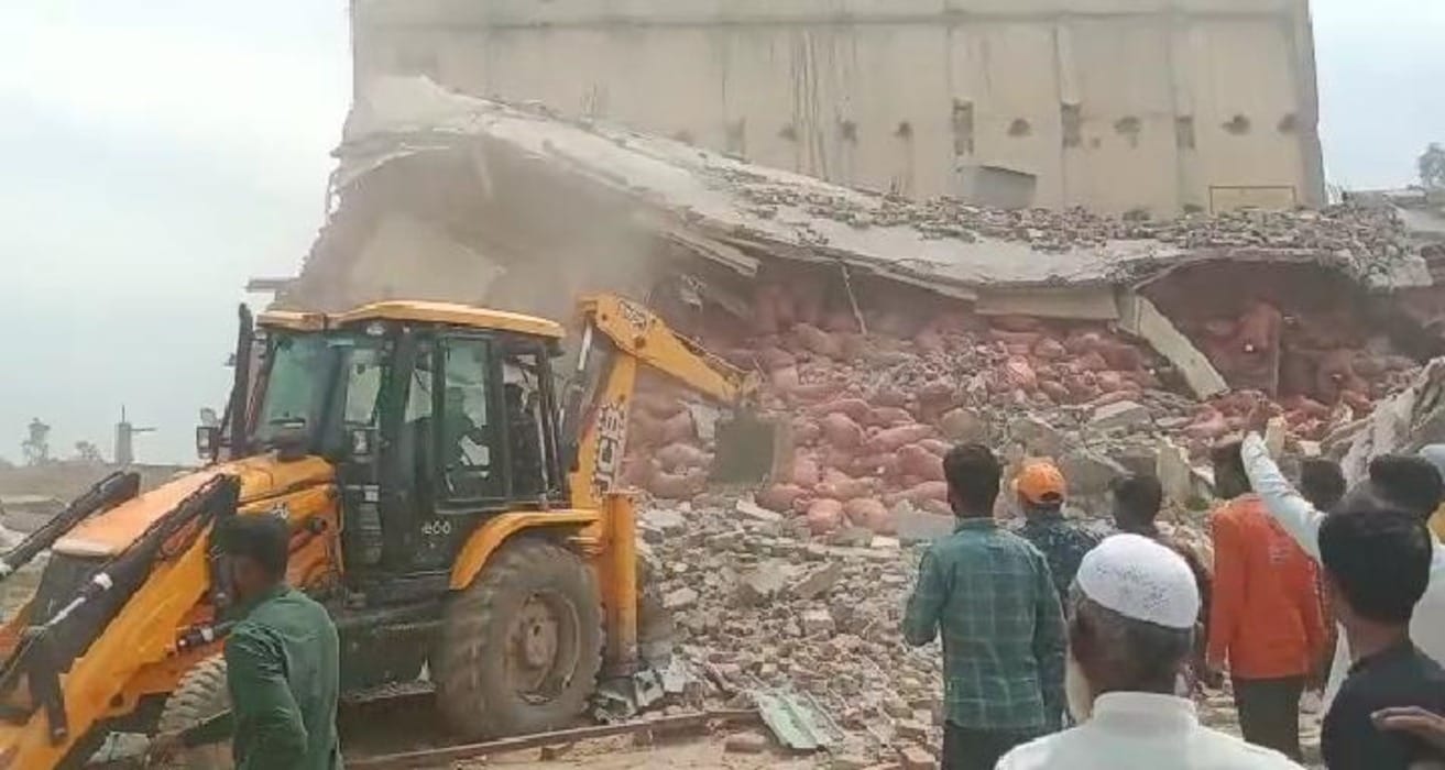 Death toll in UP cold storage roof collapse rises to 10, CM sets up ...