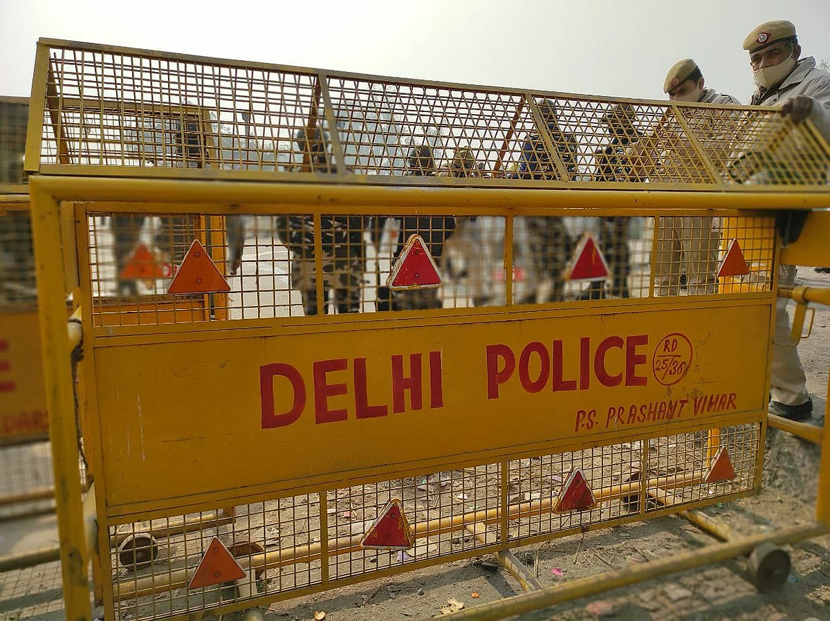 Singhu border turns warzone as police use force after ‘locals’ clash with farmers; one SHO injured