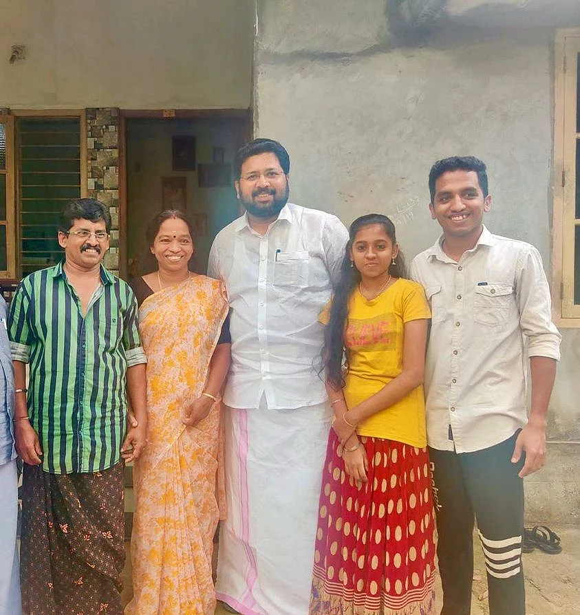 MLA KS Sabarinadhan with Jayashree and her family