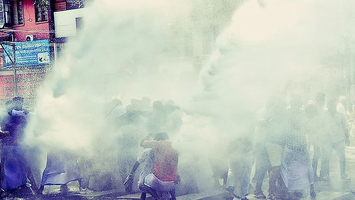 Kerala police resort to lathi-charge, water cannon in protest against backdoor appointment