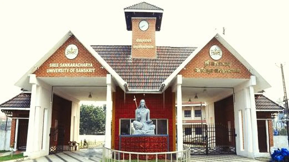 Disciplinary action against department head for lodging complaint against VC of Kalady University