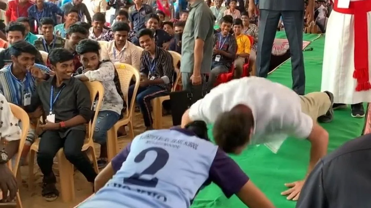 Rahul Gandhi doing push-ups with Merolin Shenigha