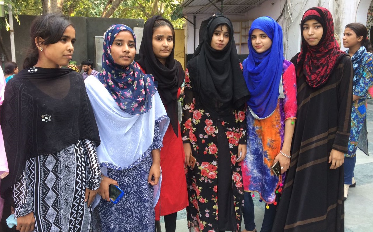 बीजेपी के खौफ से मुस्लिम लड़कियां पढ़ाई छोड़ने को मजबूर