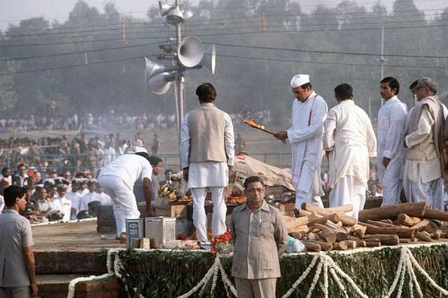 सिखों की तरफदारी में ही अपनी जान गंवा दी थी इंदिरा गांधी ने