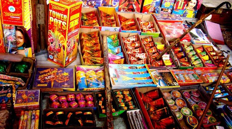 बिना पटाखों के मनाएं इस बार दिवाली, सुप्रीम कोर्ट ने लगाई बिक्री पर पाबंदी