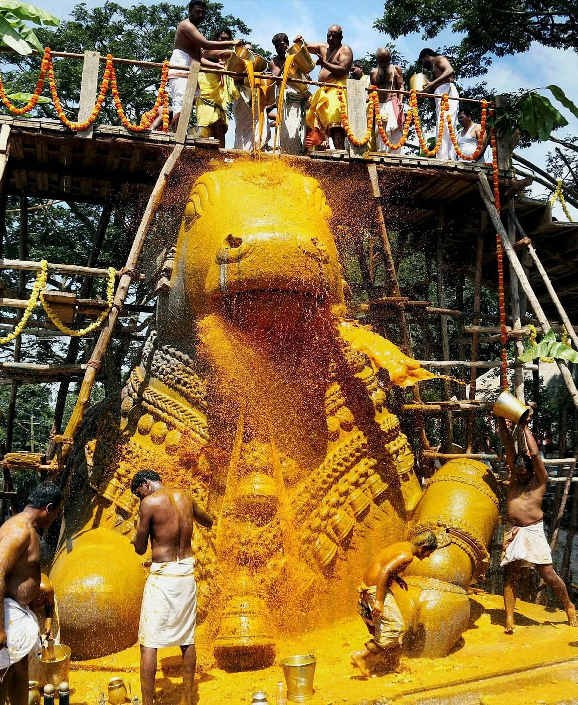 शांति, खूबसूरती और विरोध, ऐसा रहा आज का दिन