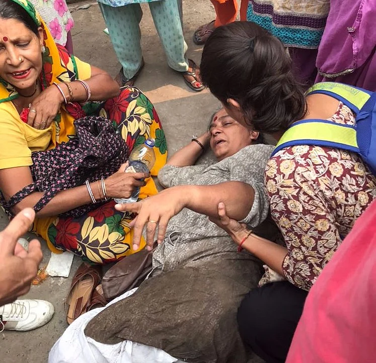 कठपुतली कॉलोनी पर दिल्ली पुलिस का कहर, लाठीचार्ज कर बेघर किया, तोड़े मकान