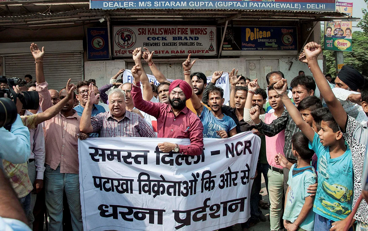 दिवाली की तैयारियां, विरोध की आवाज़ें और फैशन शो
