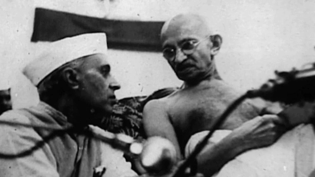नेहरू ने गांधी के विचारों पर चलकर भारत को आधुनिक विश्व के सामने खड़ा किया