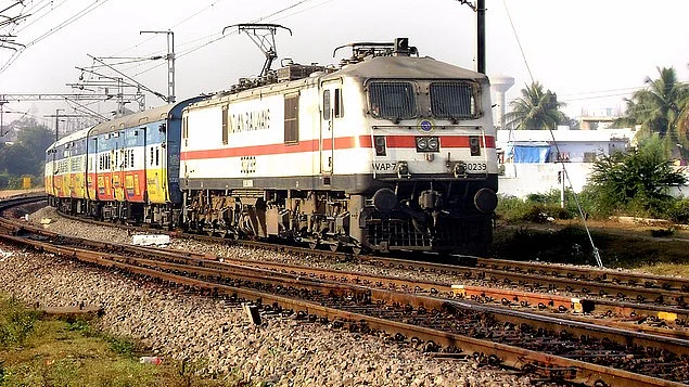 जाना था जापान, पहुंच गए चीन...! भारतीय रेल का नया कारनामा, महाराष्ट्र जाने वाली ट्रेन को पहुंचा दिया मध्य प्रदेश