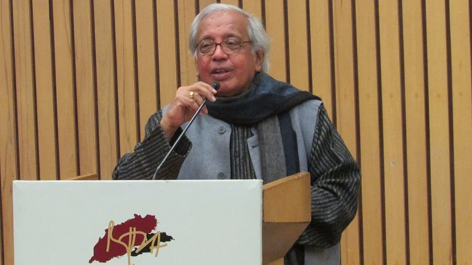 देश का निर्माण करने वालों की याद मिटाने की हो रही है कोशिश: अशोक वाजपेयी