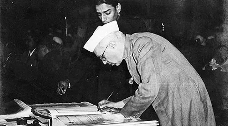जन्मदिन विशेष: नेहरू के बिना अधूरी है स्वतंत्र और आधुनिक भारत की कल्पना