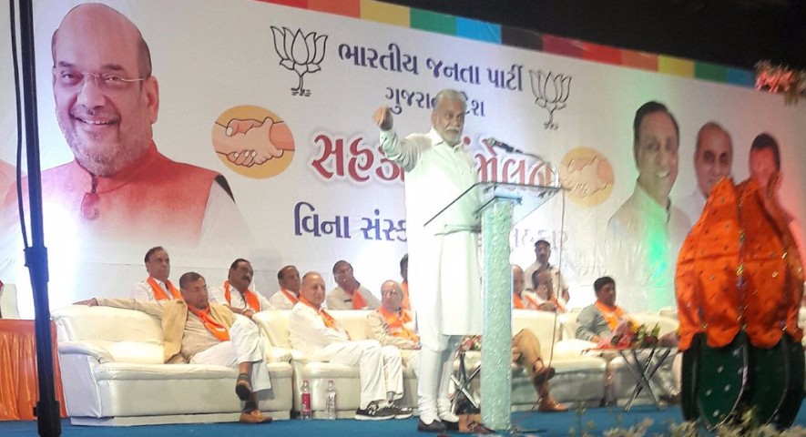गुजरात चुनाव: बीजेपी नेता पुरुषोत्तम रुपाला की रैली में थाली-बेलन के साथ पहुंची महिलाएं, विरोध के बाद भाषण हुआ बंद