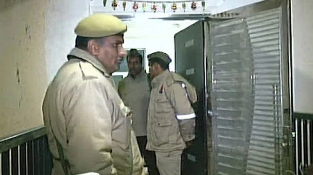ग्रेटर नोएडा डबल मर्डर केस: नाबालिग बेटे ने की मां और बहन की हत्या