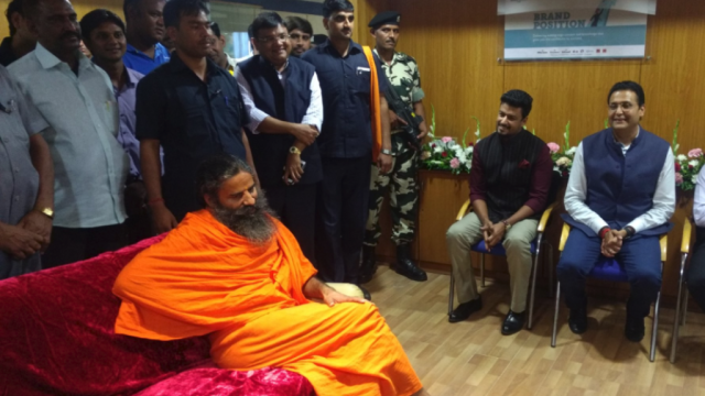 2जी पर तो आ गया फैसला, लेकिन क्या रामदेव को दी गई सरकारी जमीनों की वजह से देश को नहीं हुआ नुकसान?