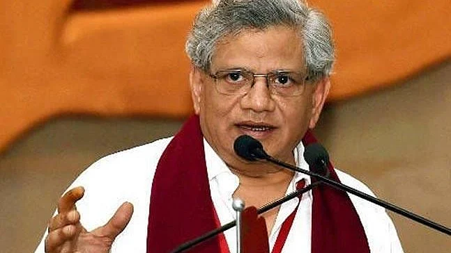 चीफ जस्टिस दीपक मिश्रा के खिलाफ महाभियोग की तैयारी, सीतारम येचुरी ने दिए संकेत
