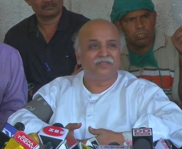 प्रवीण तोगड़िया ने कहा, मेरा एनकाउंटर कराने की साजिश: और इस वक्त की दूसरी बड़ी खबरें, देखें वीडियो